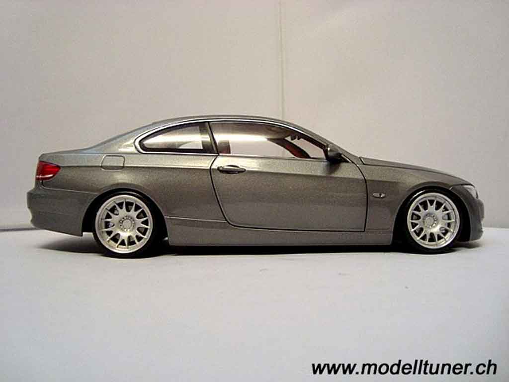 Bmw 330 coupe E92 grijs 1/18 Kyosho