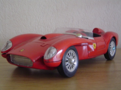 Ferrari 250 TR 1/18 Burago TR gto rood modelauto