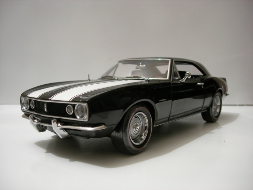 Chevrolet Camaro Z28 1/18 American Muscle Z28 zwart bandes wits 1967 modelauto