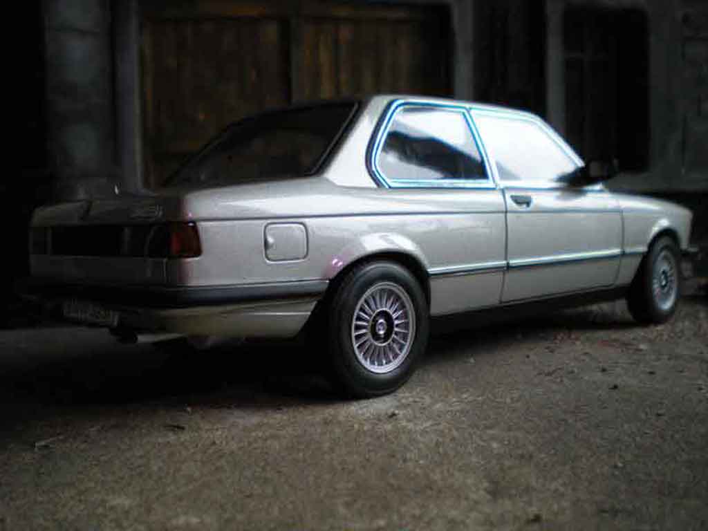 Bmw 323 coupe e21 grijs zilver polaris grijs 1977 1/18 Autoart