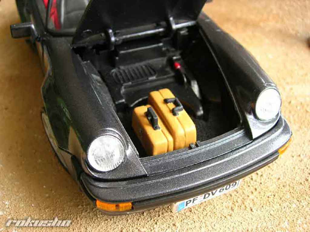Porsche 911 Speedster 1989 grijs 1/18 Maisto