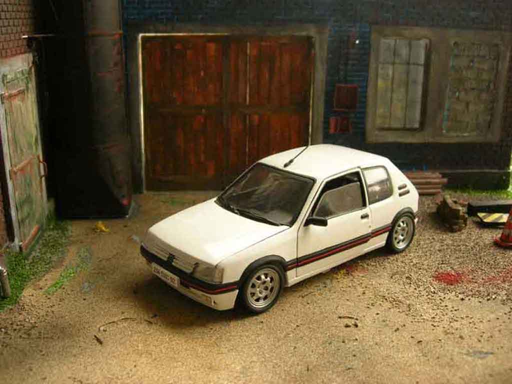 Peugeot 205 GTI 1.9 Blanc Meije ligne groupe n 1/18 Solido