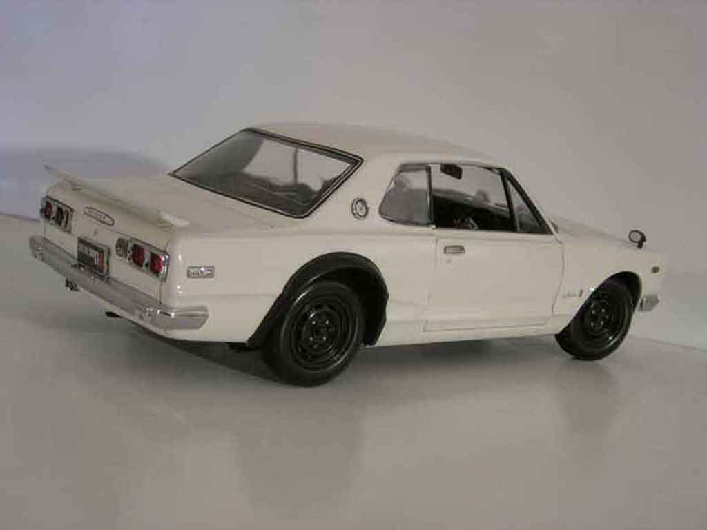 Nissan Skyline 2000 1/18 Kyosho 2000 gt-r kpgc 10 wit modelauto