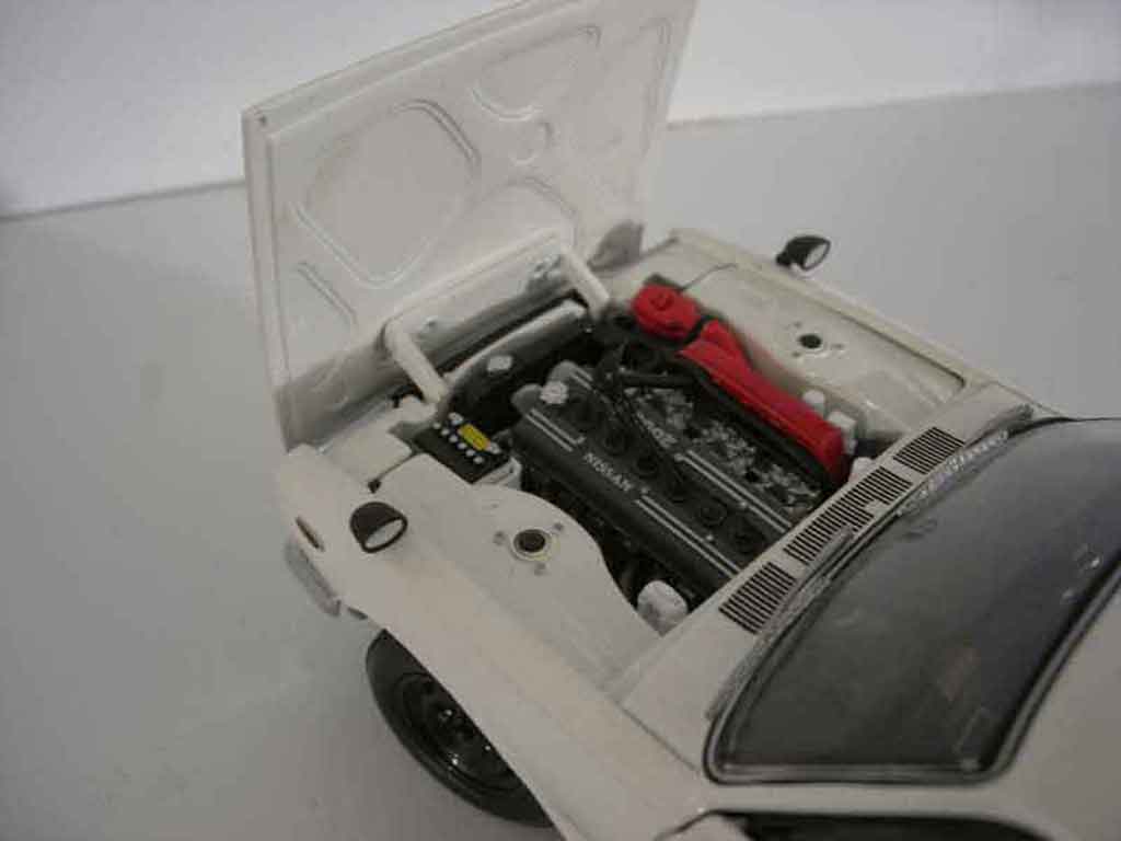 Nissan Skyline 2000 gt-r kpgc 10 wit 1/18 Kyosho