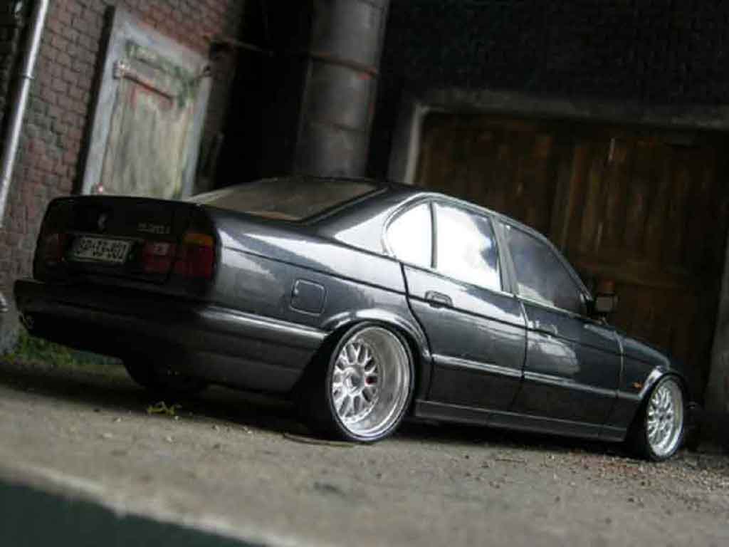 Bmw 535 tuning 1988 i zwart jantes bbs bords larges 1/18 Minichamps