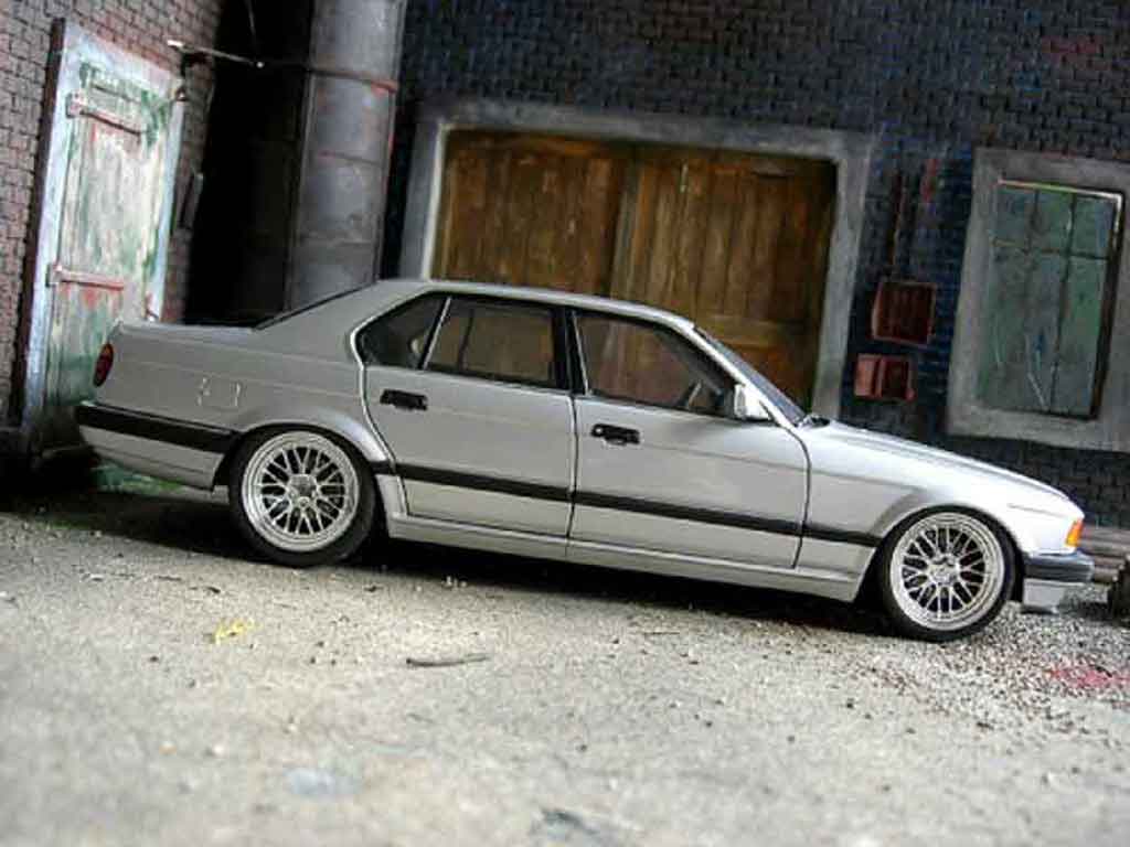 Bmw 730 E32 i grijs 1986 jantes bbs 18 pouces 1/18 Minichamps