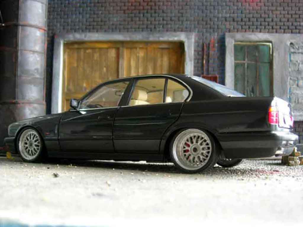 Bmw 535 tuning 1988 i zwart jantes bbs bords larges 1/18 Minichamps
