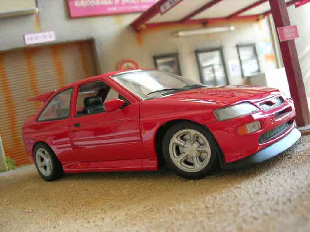 Ford Escort Cosworth 1/18 Ut Models Cosworth rs rood modelauto