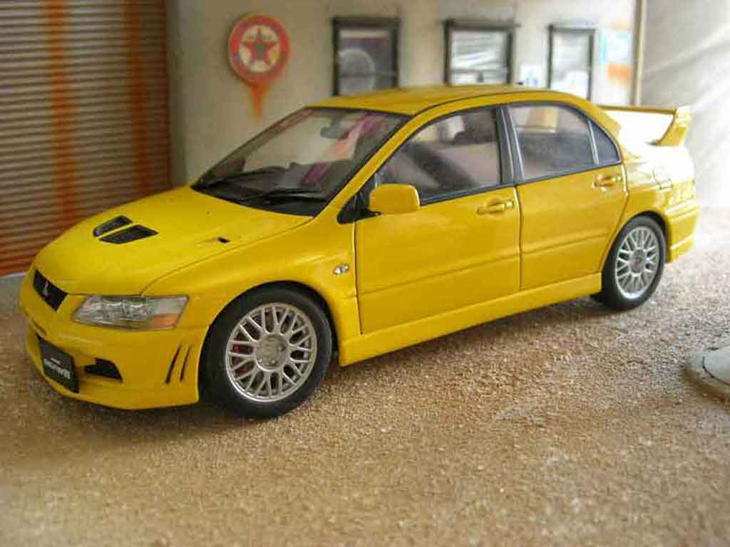 Mitsubishi Lancer Evolution VII geel 1/18 Autoart