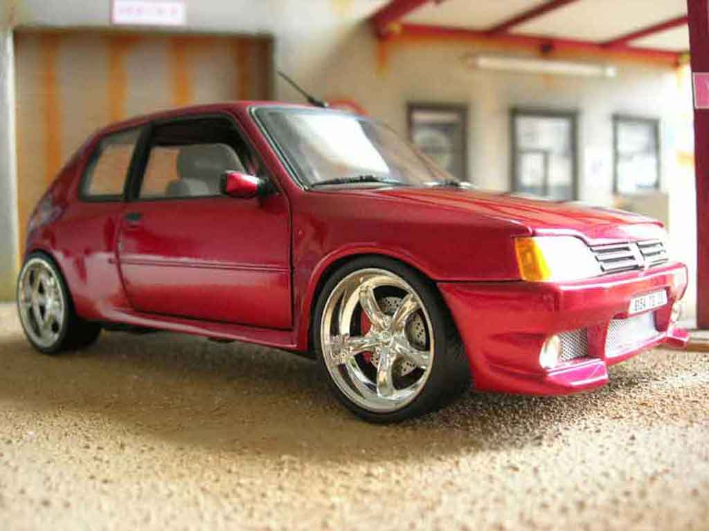 Peugeot 205 GTI Dimma rood 1/18 Solido