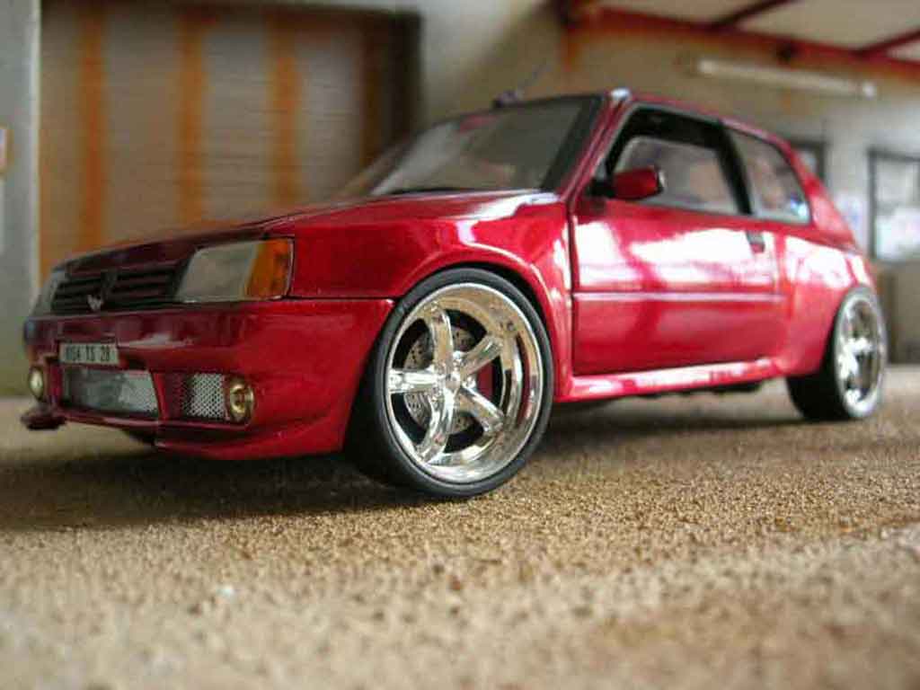 Peugeot 205 GTI Dimma rood 1/18 Solido