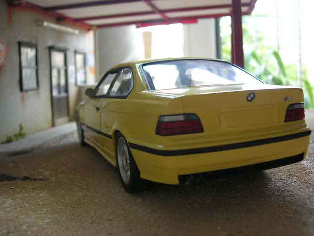 Bmw M3 coupe E36 geel origine 1/18 Ut Models