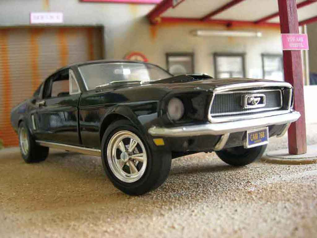 Ford Mustang Hardtop coupe zwart 1/18 Ertl