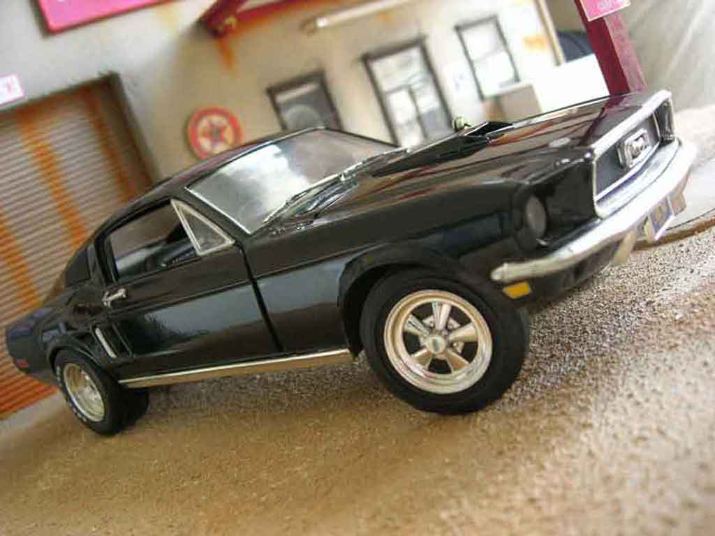 Ford Mustang Hardtop coupe zwart 1/18 Ertl