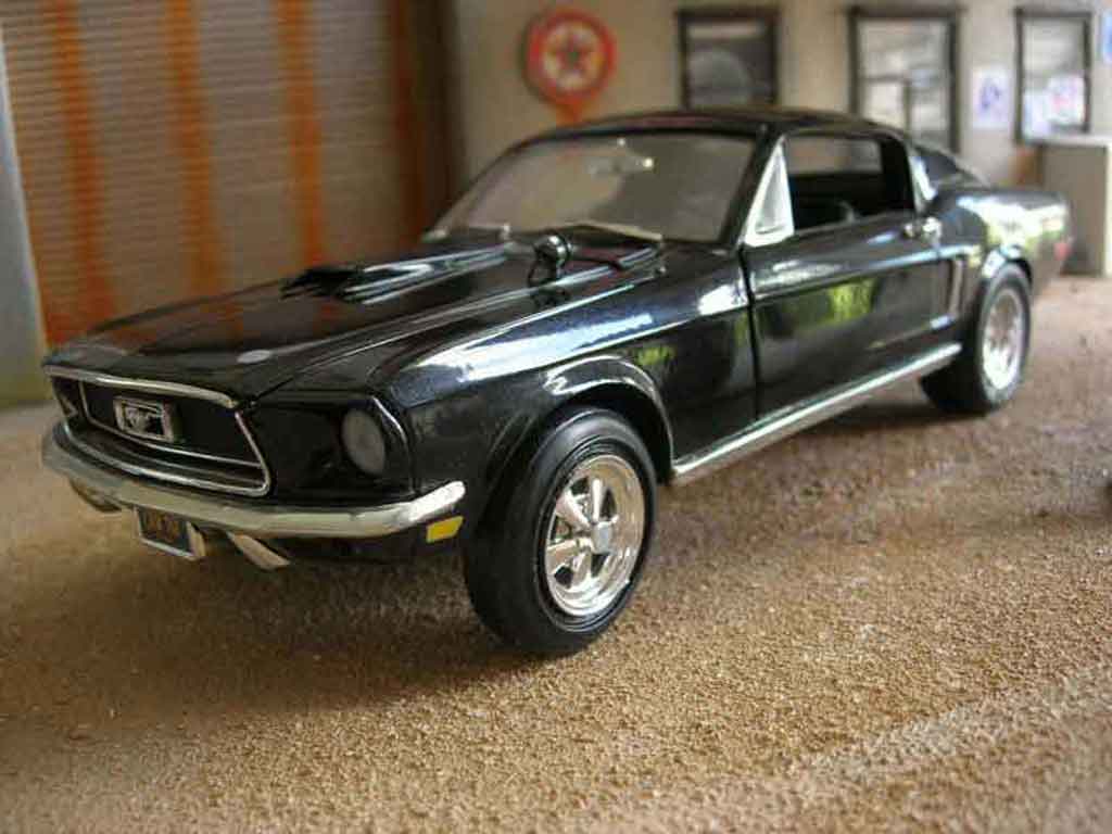 Ford Mustang Hardtop coupe zwart 1/18 Ertl