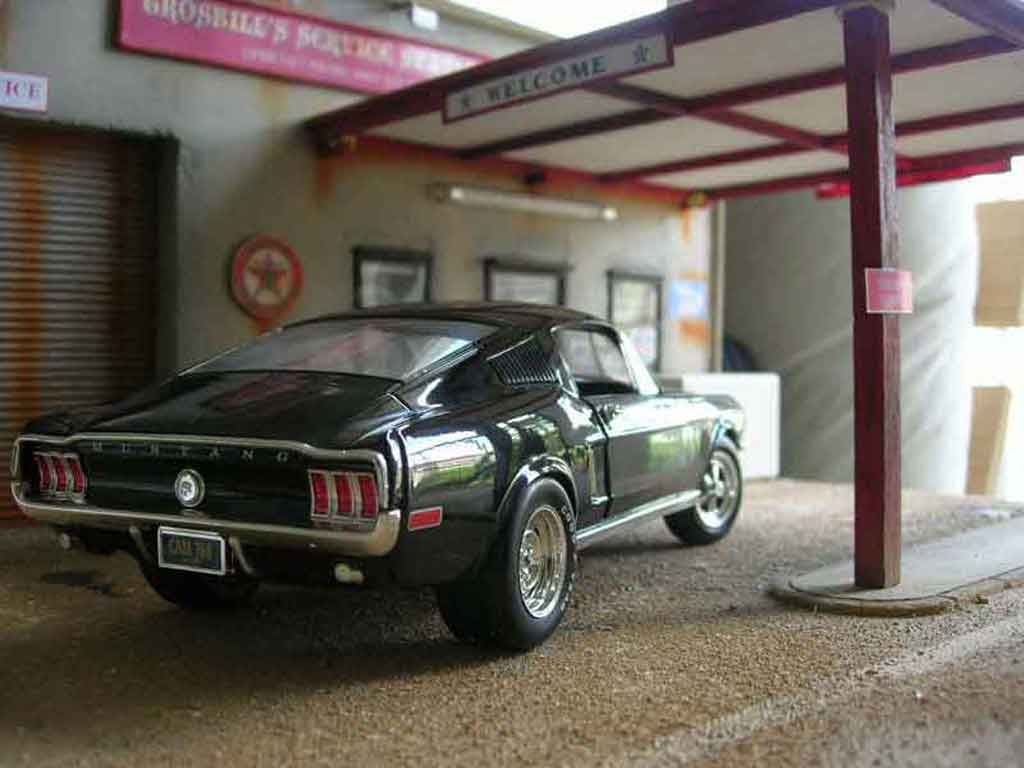 Ford Mustang Hardtop coupe zwart 1/18 Ertl