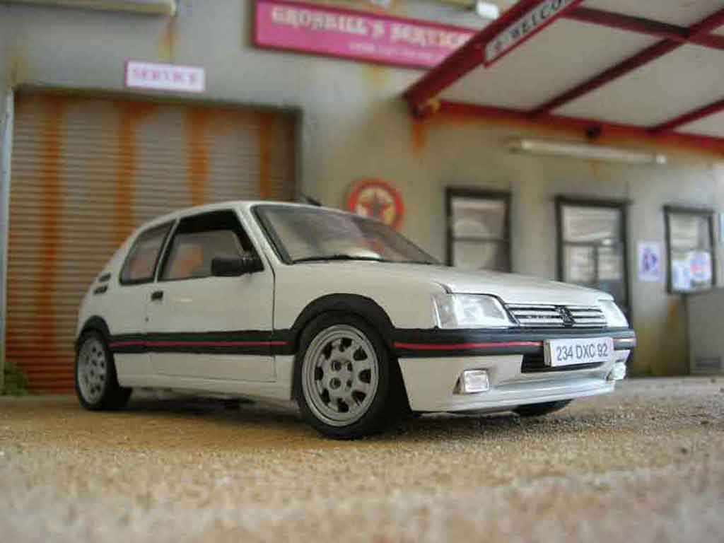 Peugeot 205 GTI 1.9 Blanc Meije ligne groupe n 1/18 Solido