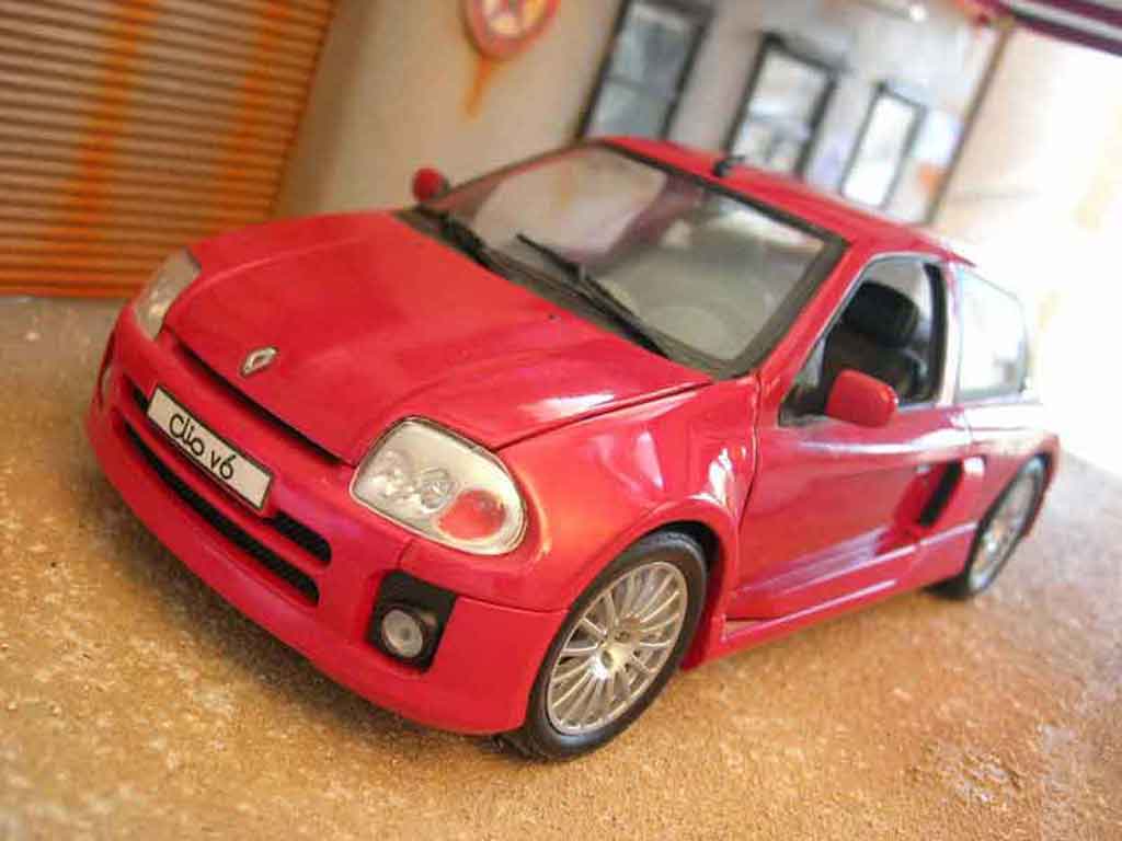 Renault Clio V6 1/18 Universal Hobbies V6 rood modelauto