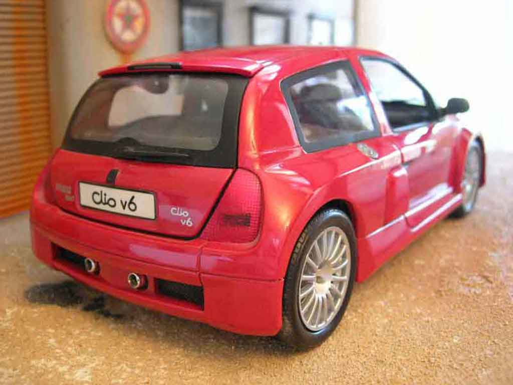 Renault Clio V6 rood 1/18 Universal Hobbies