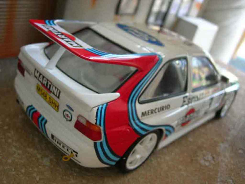 Ford Escort Cosworth rs martini 1/18 Ut Models