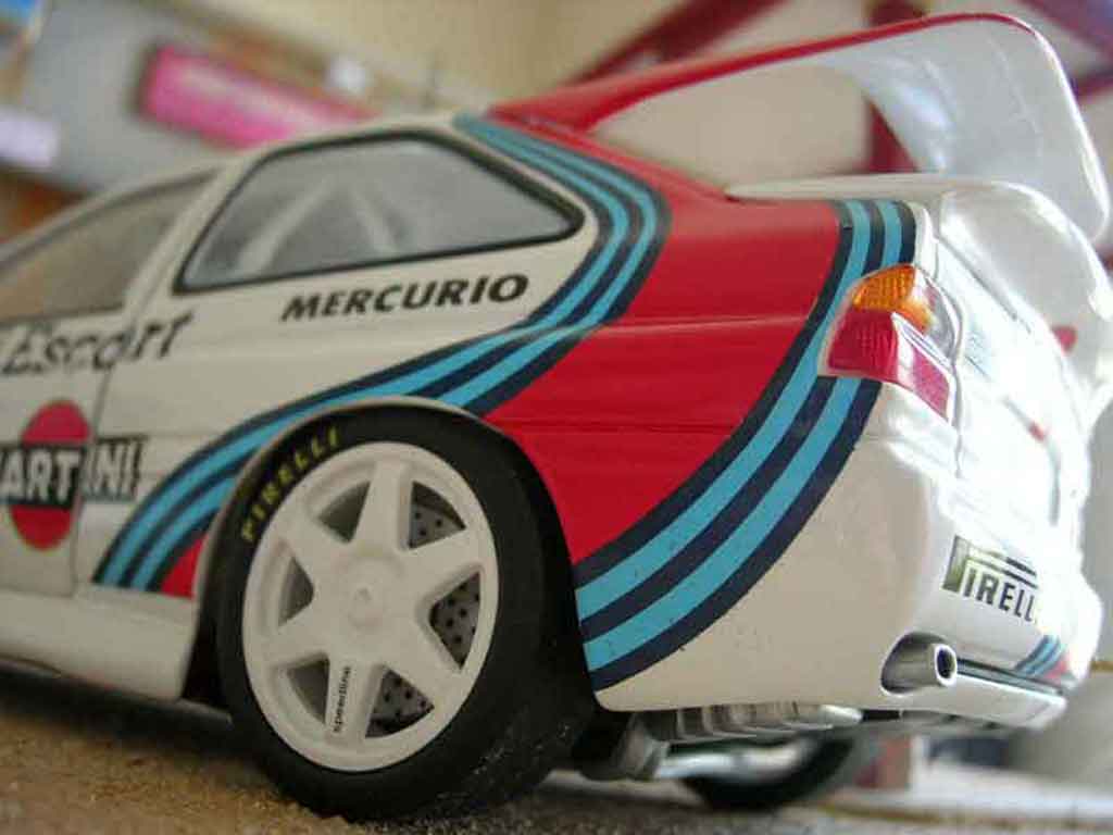 Ford Escort Cosworth rs martini 1/18 Ut Models