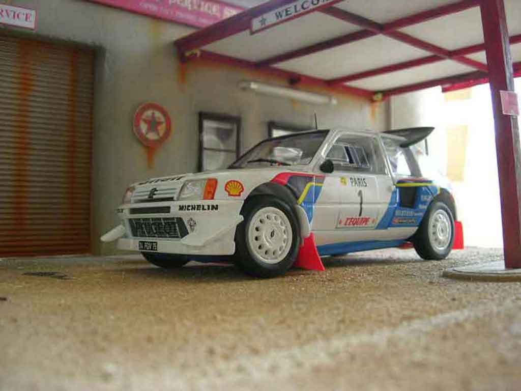 Peugeot 205 Turbo 16 1986 #1 wit 1/18 Solido