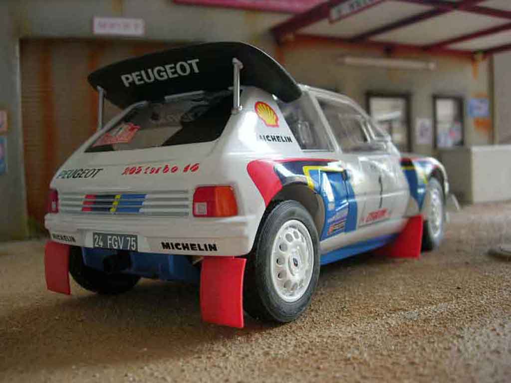 Peugeot 205 Turbo 16 1986 #1 wit 1/18 Solido