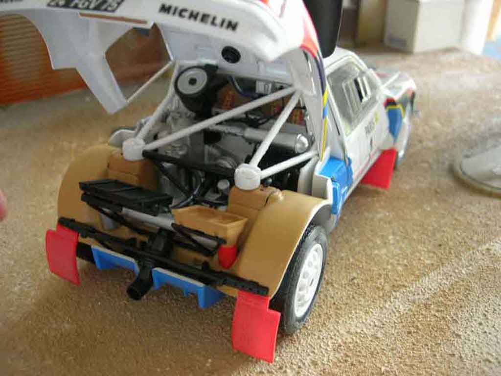 Peugeot 205 Turbo 16 1986 #1 wit 1/18 Solido