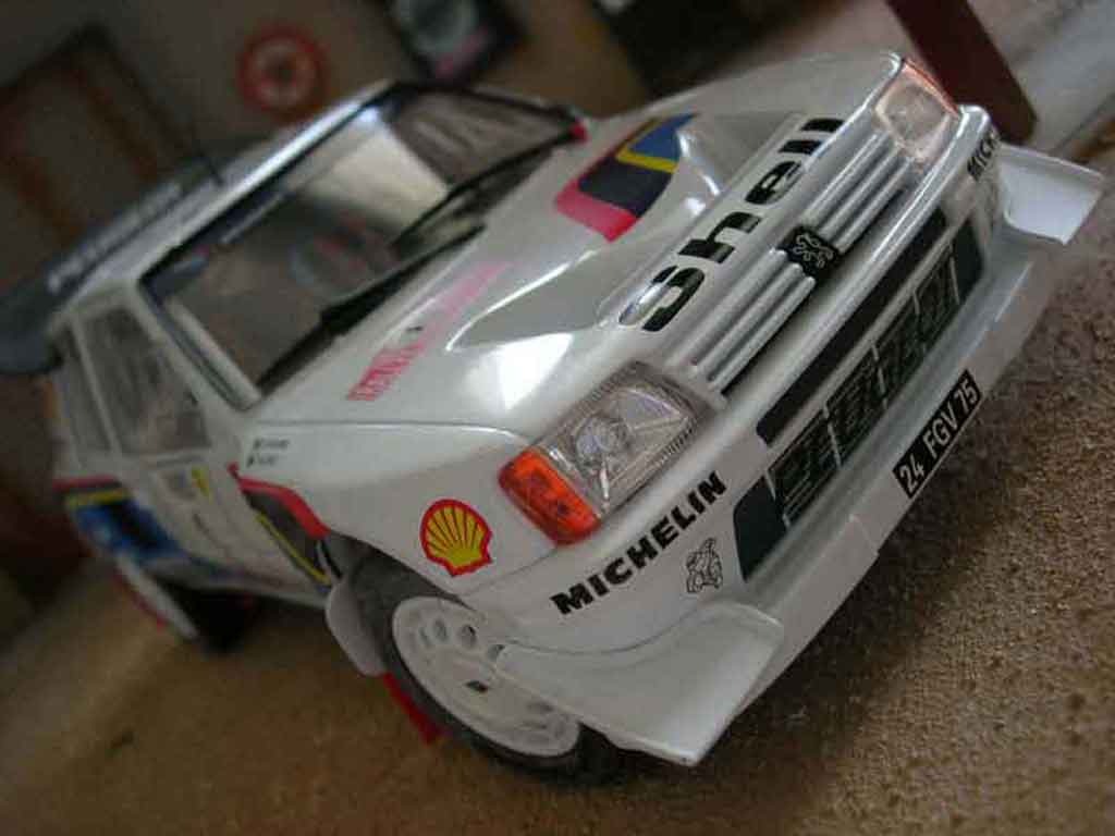 Peugeot 205 Turbo 16 1/18 Solido Turbo 16 1986 #1 wit modelauto