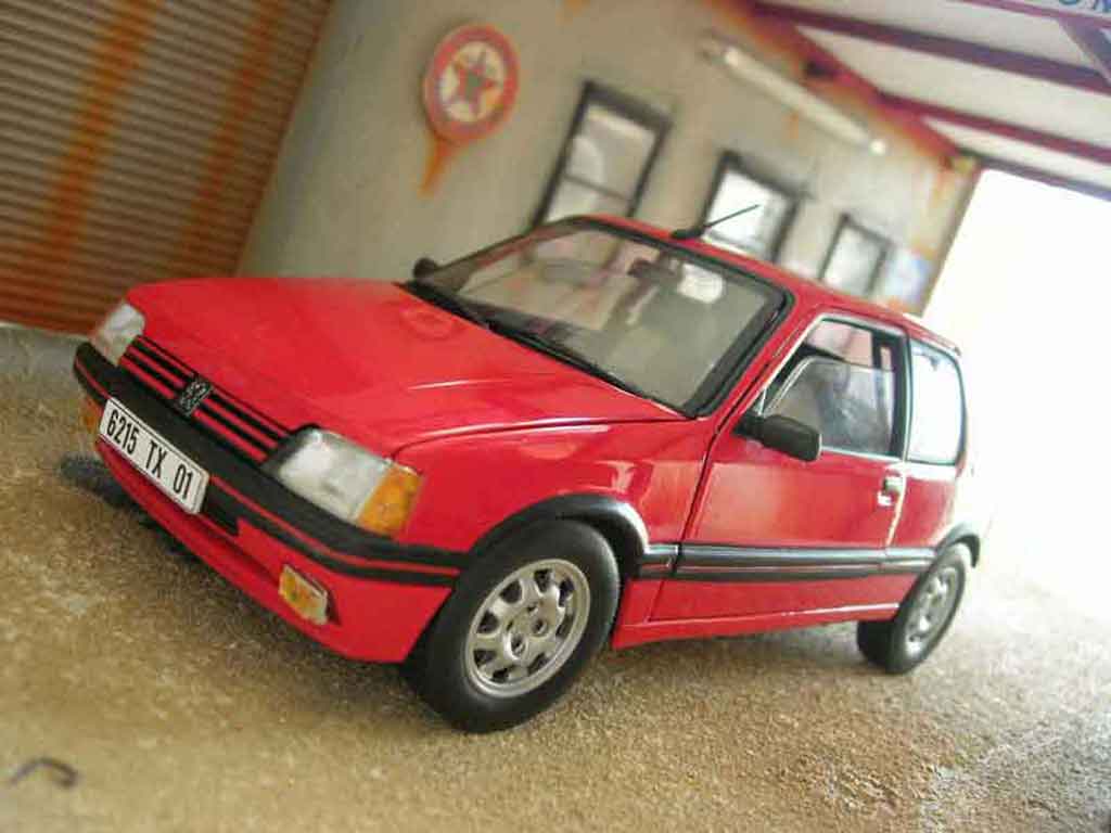 Peugeot 205 GTI 1/18 Solido GTI 1.9 rood vallelunga modelauto