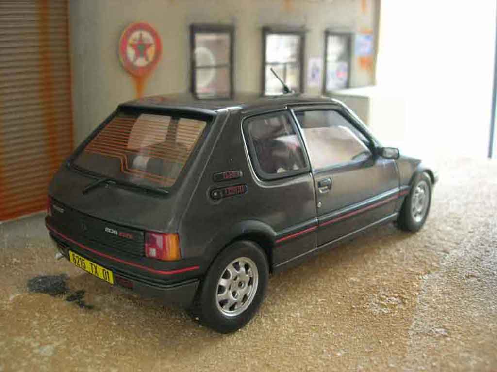 Peugeot 205 GTI 1.9 grijs graphite 1/18 Solido