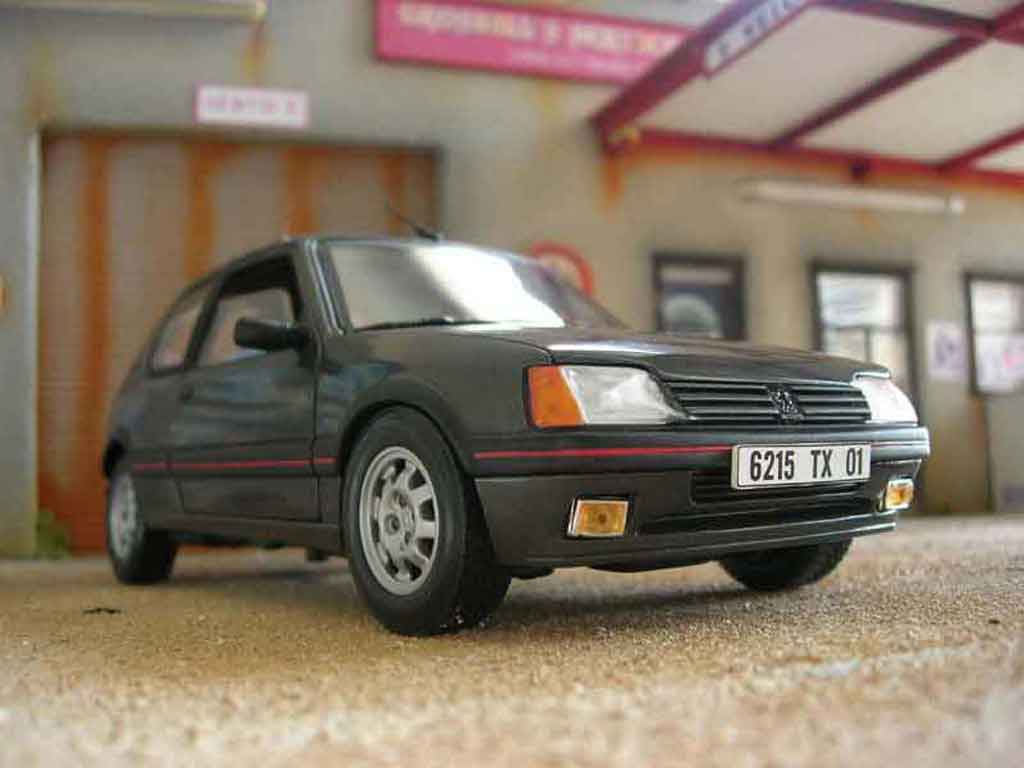 Peugeot 205 GTI 1/18 Solido GTI 1.9 grijs graphite modelauto