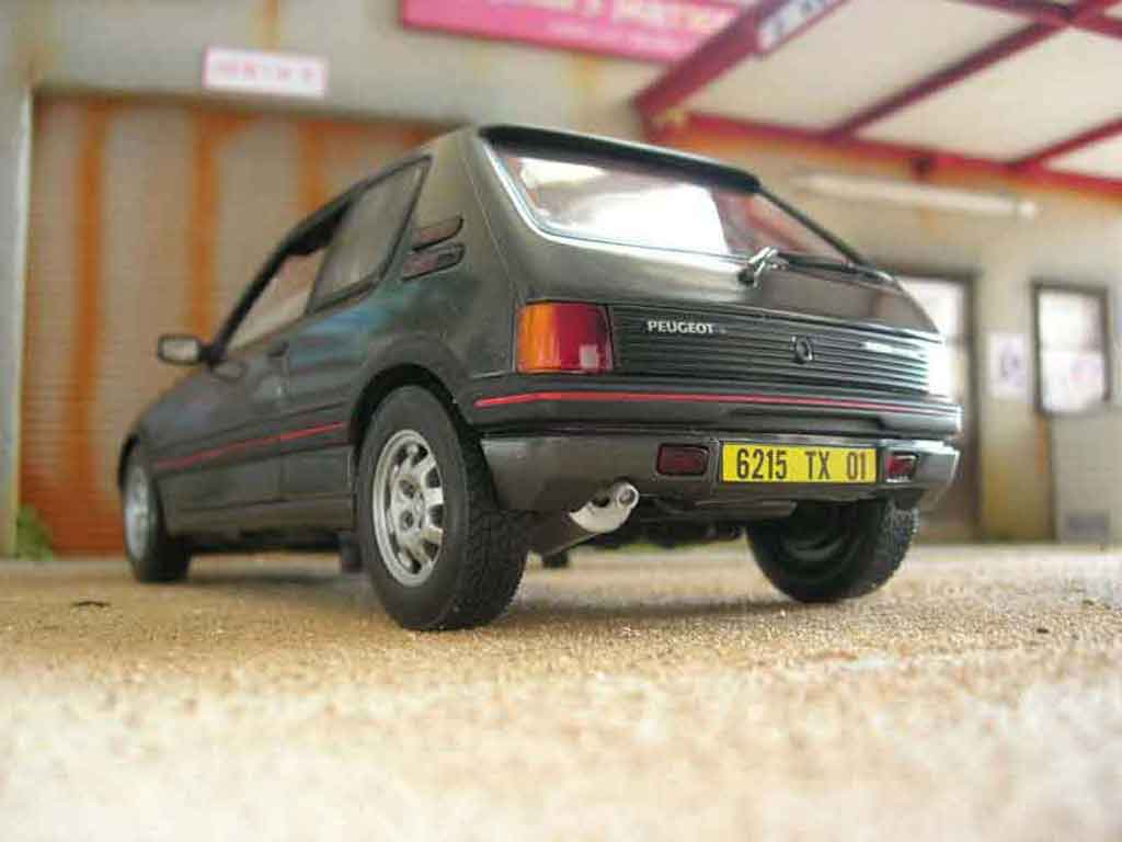 Peugeot 205 GTI 1.9 grijs graphite 1/18 Solido
