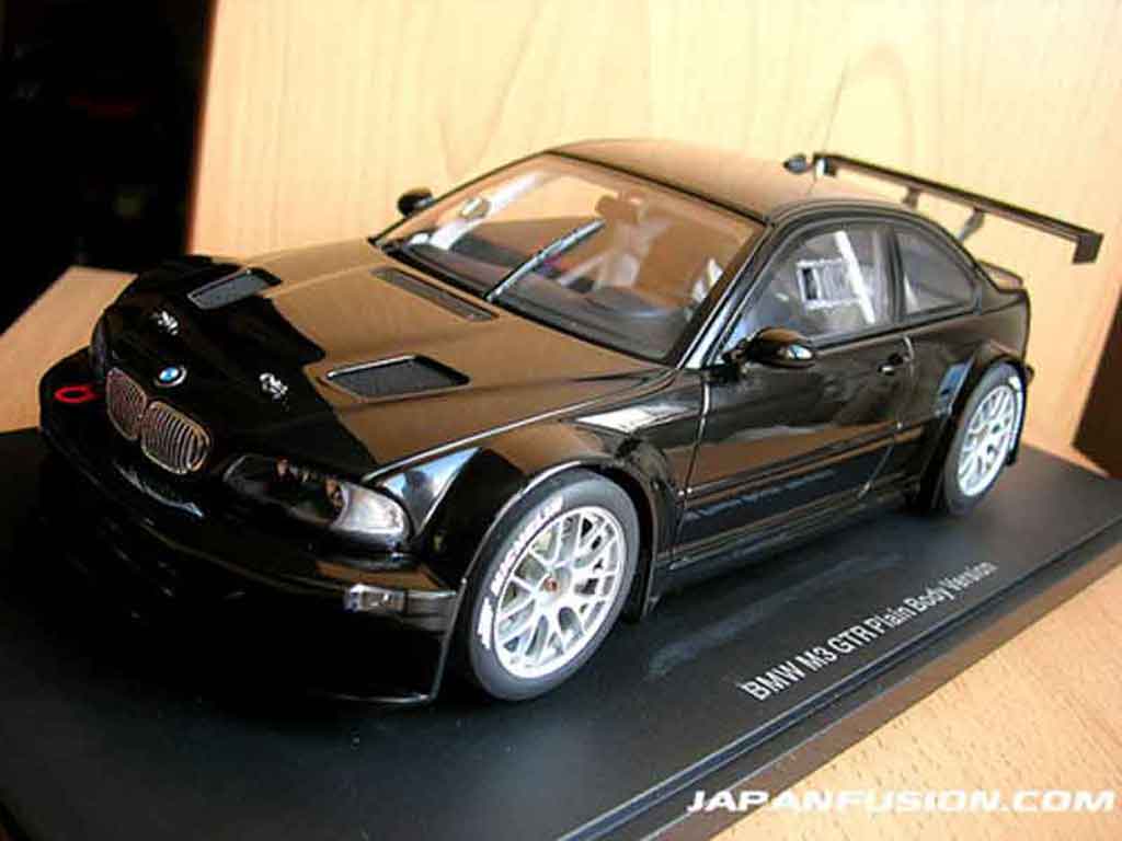 Bmw M3 E46 1/18 Autoart GTR E46 plain body version zwart modelauto