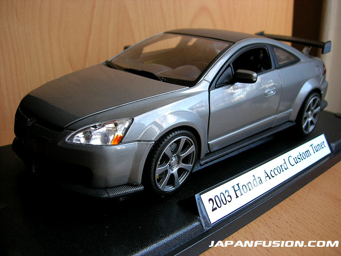 Honda Accord Base 2003 grijs 1/18 Motormax