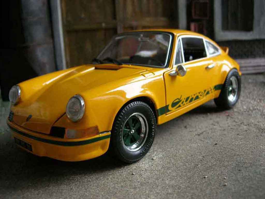 Porsche 911 RS 2.7 geel 1/18 Universal Hobbies