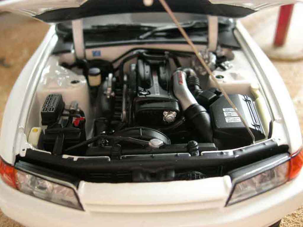 Nissan Skyline R32 gt-r v-spec ii wit 1/18 Autoart
