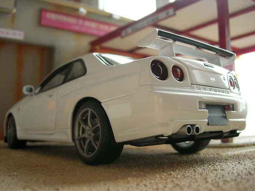 Nissan Skyline R34 gtr v-spec ii wit 1/18 Autoart