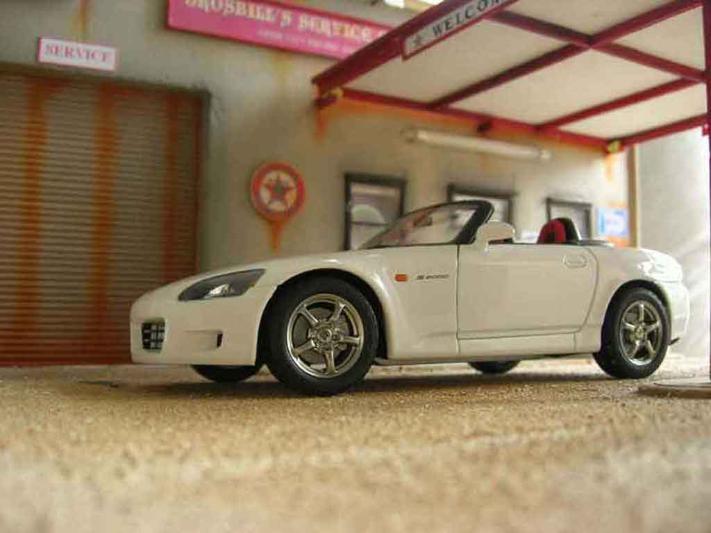 Honda S2000 Base wit 1/18 Autoart