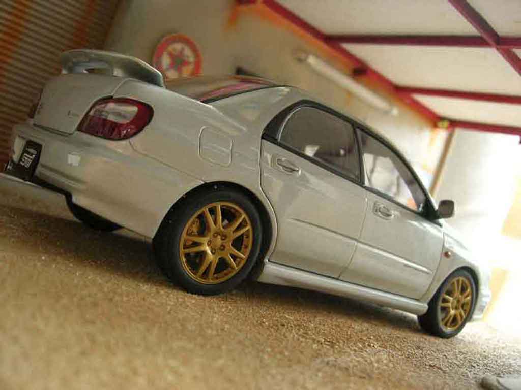 Subaru Impreza WRX STI grijs 1/18 Autoart