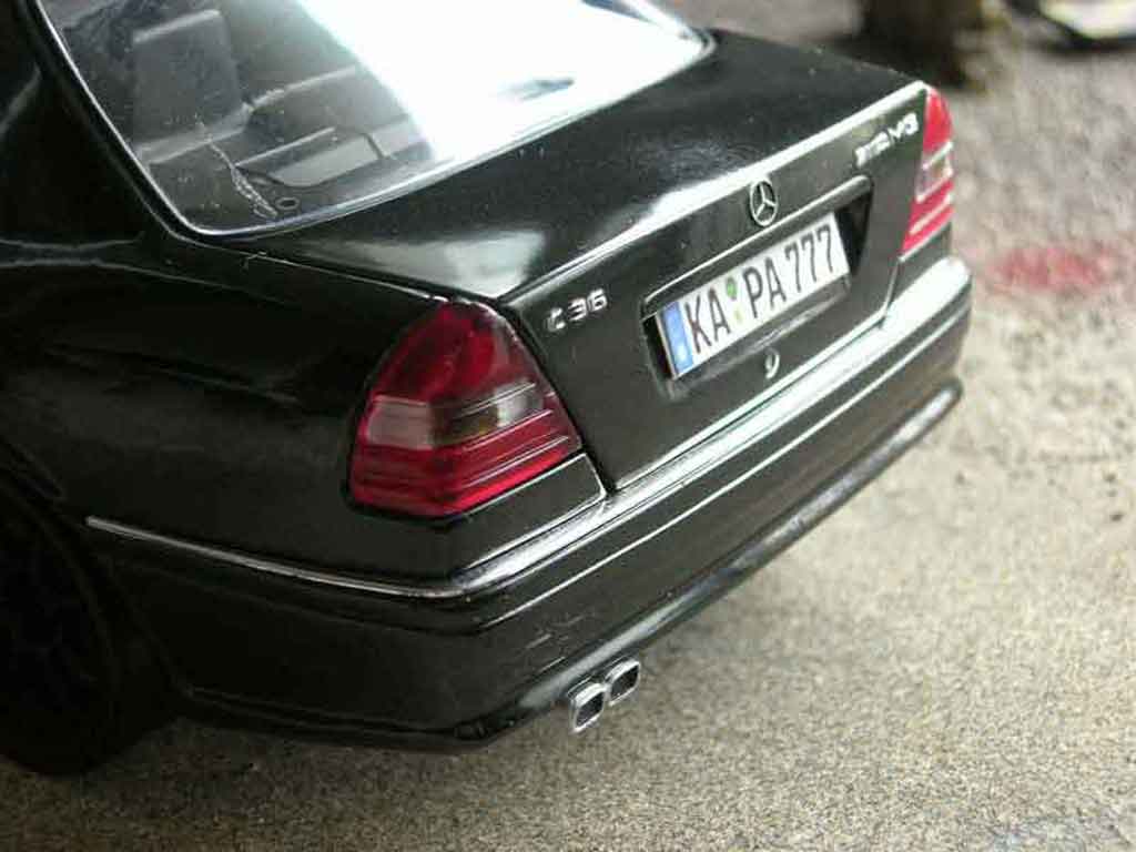 Mercedes Classe C AMG 36 zwart 1/18 Ut Models