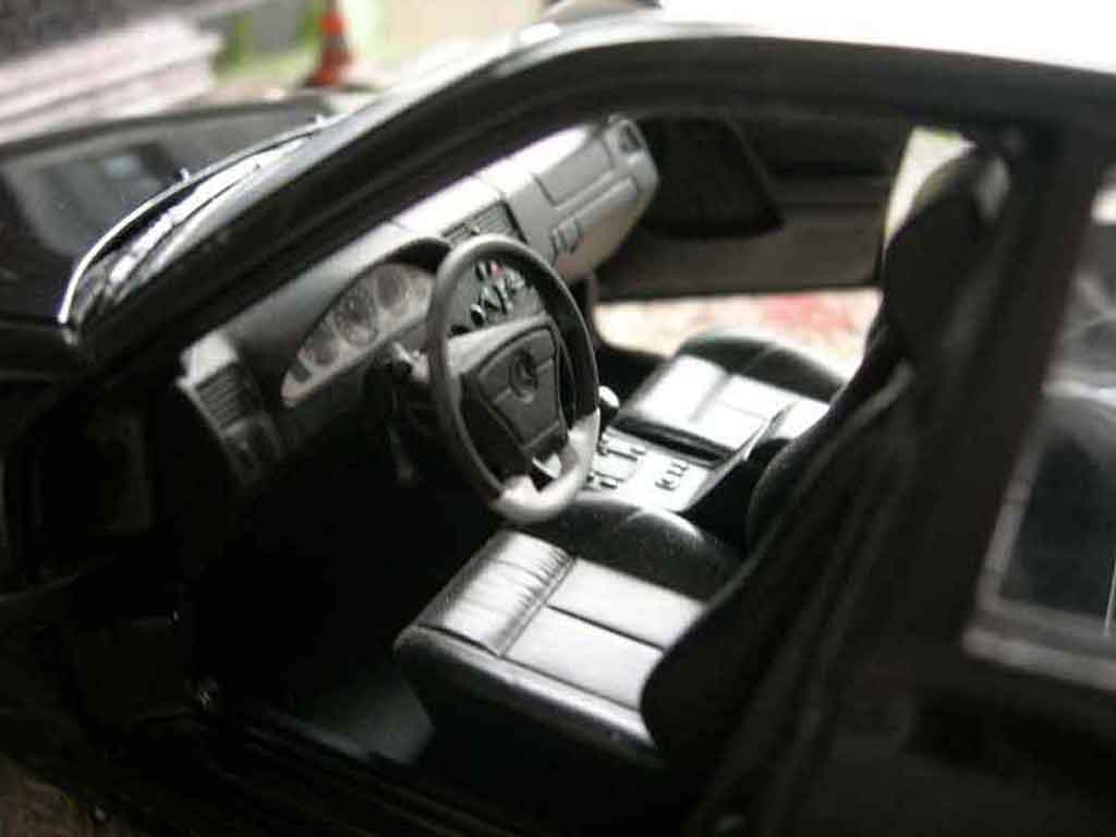 Mercedes Classe C AMG 36 zwart 1/18 Ut Models