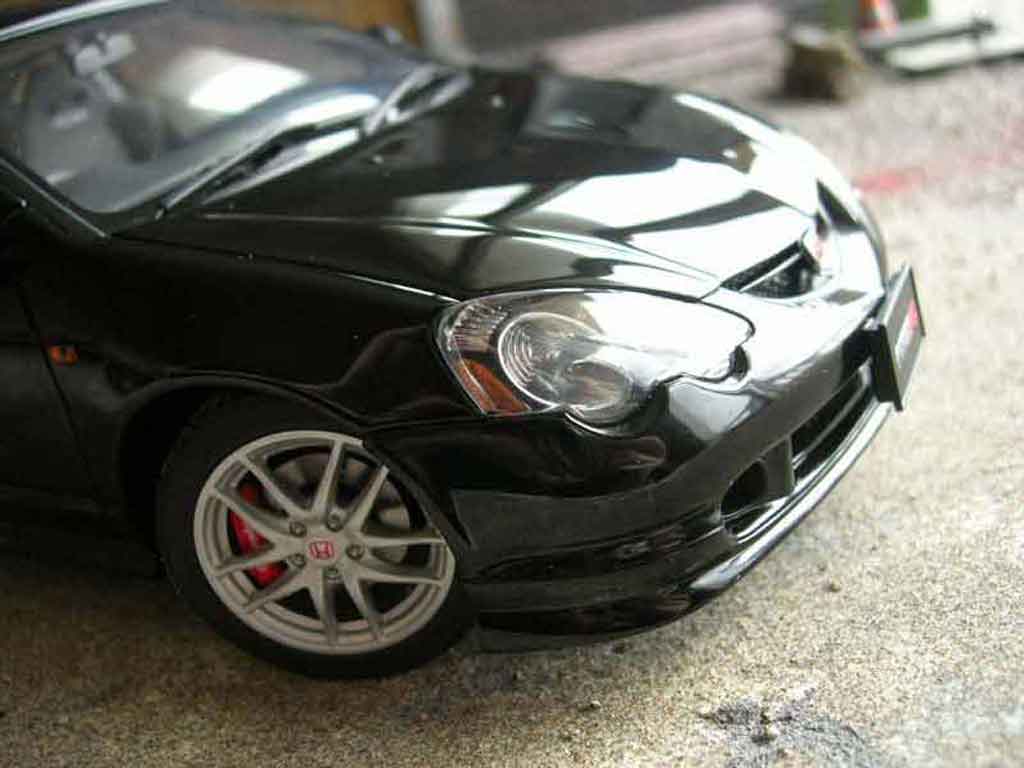 Acura RSX type s R 1/18 Autoart