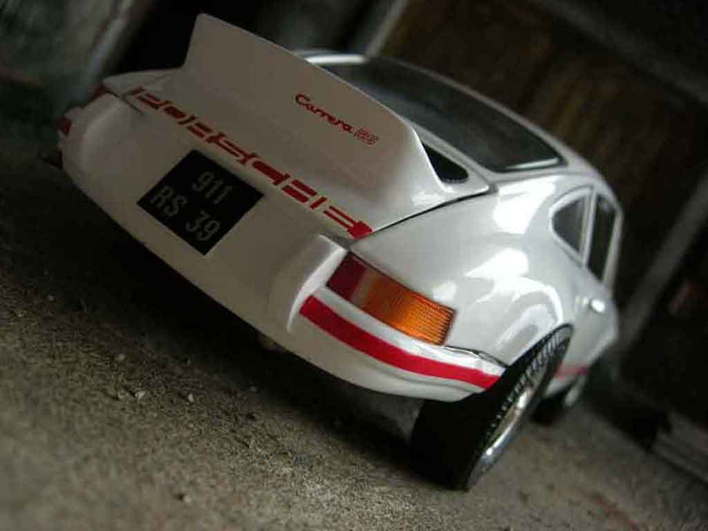 Porsche 911 RS 2.7 wit 1/18 Universal Hobbies