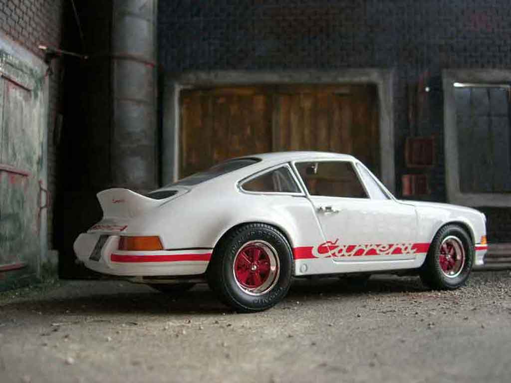 Porsche 911 RS 2.7 wit 1/18 Universal Hobbies