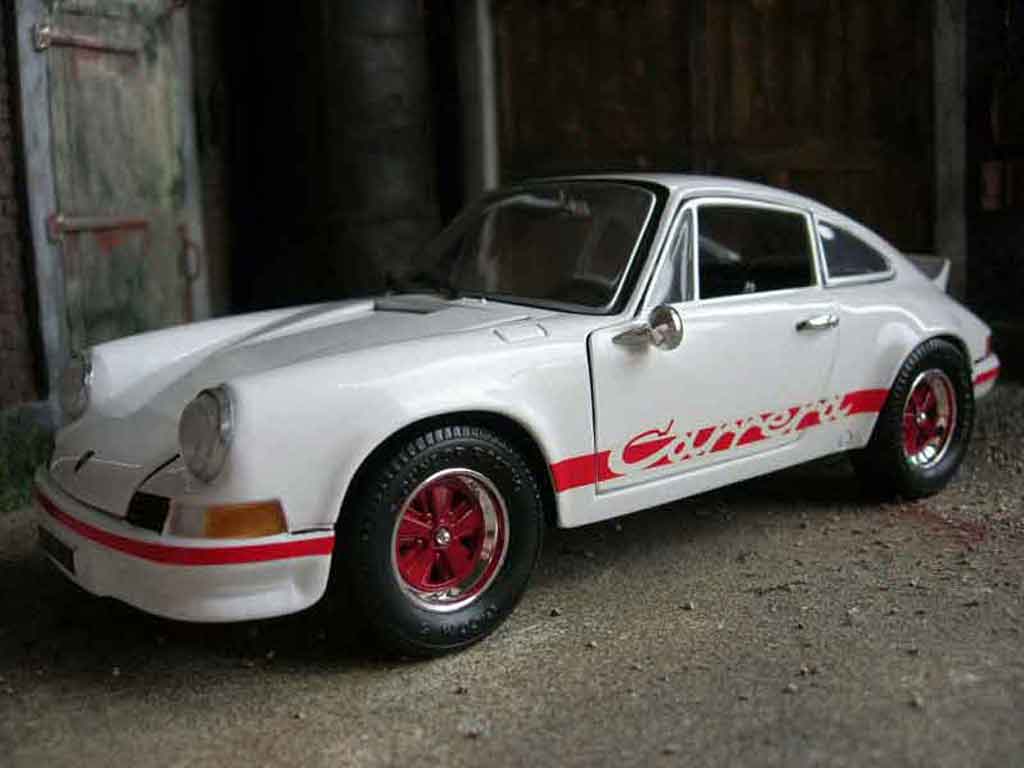 Porsche 911 RS 2.7 wit 1/18 Universal Hobbies