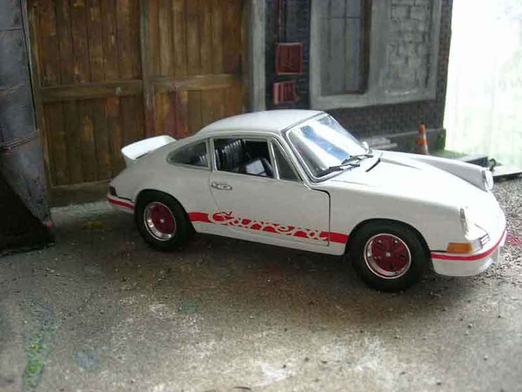 Porsche 911 RS 2.7 wit 1/18 Universal Hobbies