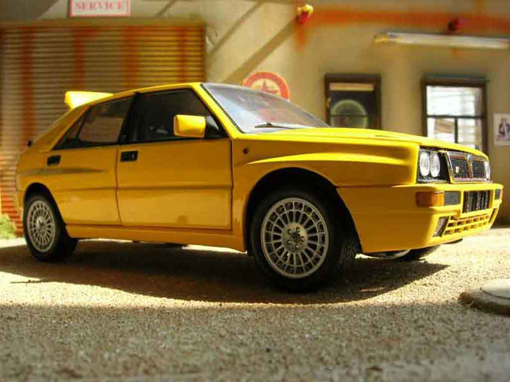 Lancia Delta HF Integrale evolution 2 geel 1/18 Kyosho