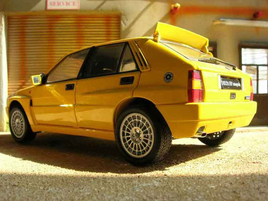 Lancia Delta HF Integrale evolution 2 geel 1/18 Kyosho