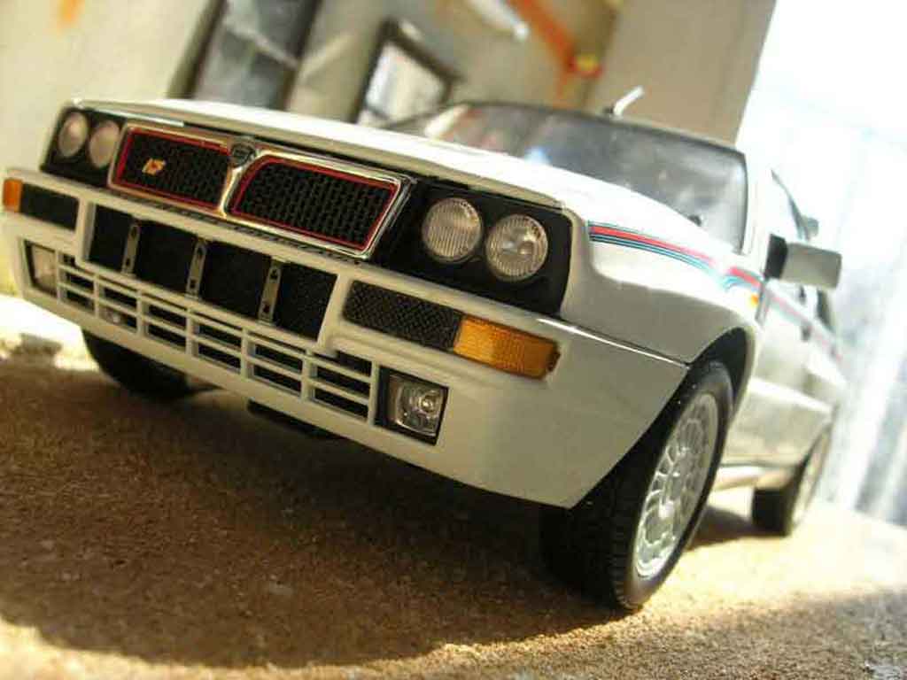 Lancia Delta HF Integrale evolution 2 martini 1/18 Kyosho
